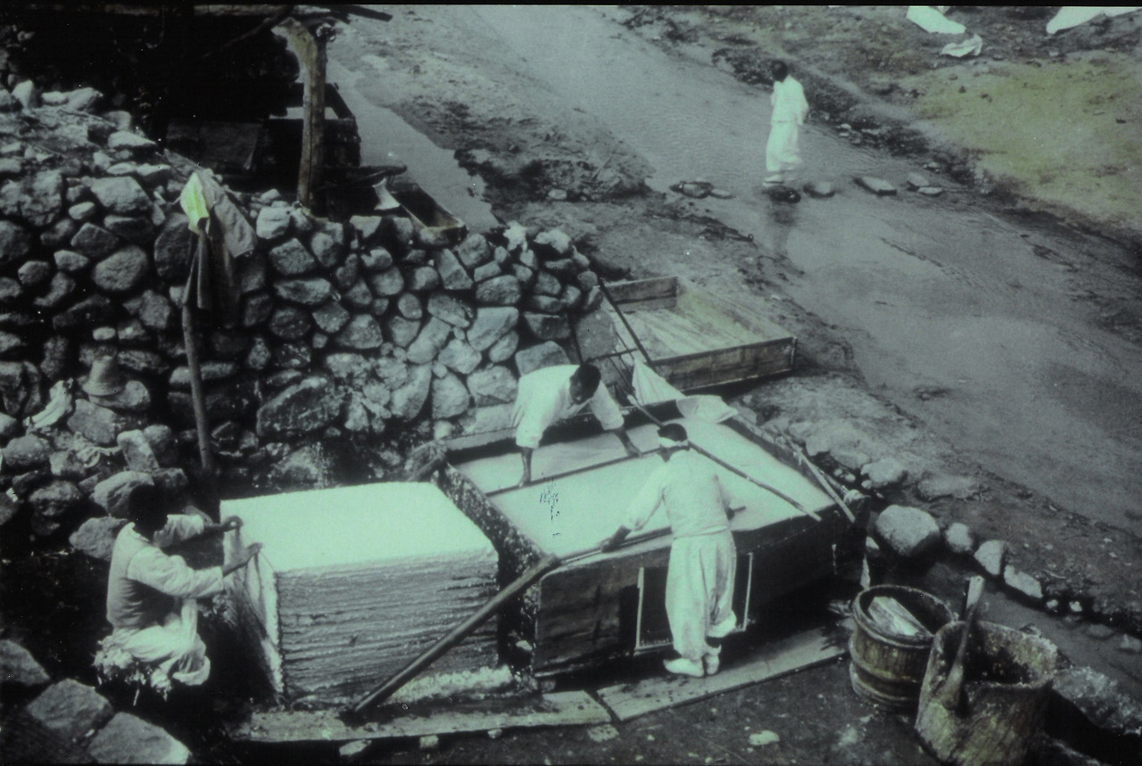 59 세검정개울가장판지뜨기1933.jpg