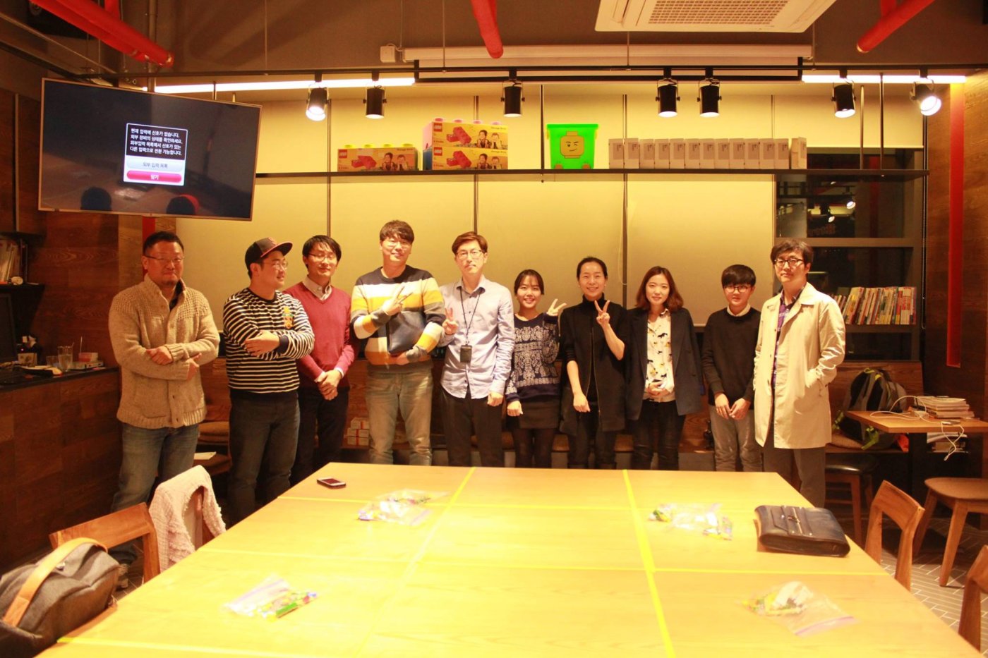 어제 저녁 7시에 디플레이에서 레고시리어스플레이가 진행되었습니다 :)…