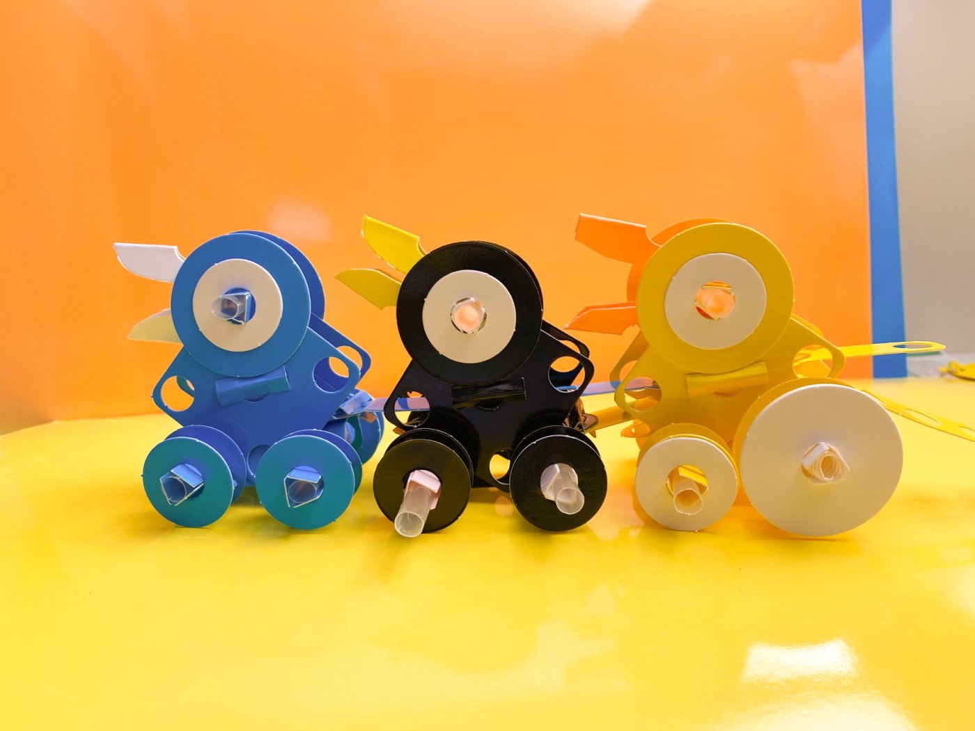 페이퍼브릭과 빨대로 만든 오리